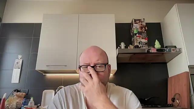 Snapshot of theitalianbear chatting on October 1, 9:57 am theitalianbear online show from October 1, 9:57 am