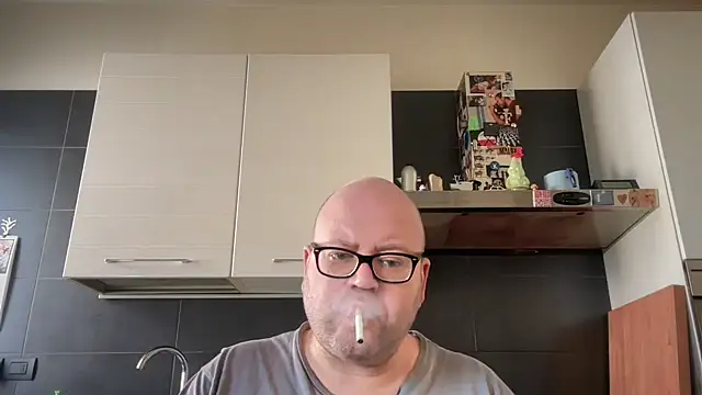 Snapshot of theitalianbear chatting on March 15, 12:45 pm theitalianbear online show from March 15, 12:45 pm