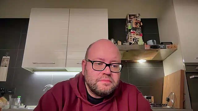 Snapshot of theitalianbear chatting on December 11, 4:27 pm theitalianbear online show from December 11, 4:27 pm