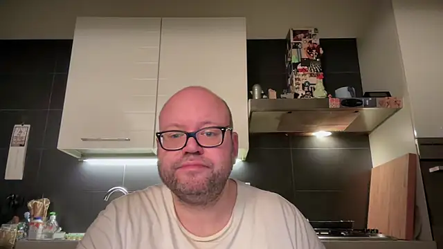 Snapshot of theitalianbear chatting on February 14, 4:26 am theitalianbear online show from February 14, 4:26 am