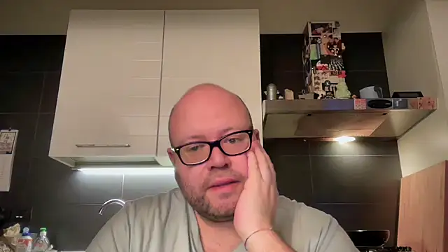 Snapshot of theitalianbear chatting on February 12, 7:56 pm theitalianbear online show from February 12, 7:56 pm