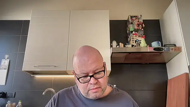 Snapshot of theitalianbear chatting on February 4, 11:05 am theitalianbear online show from February 4, 11:05 am