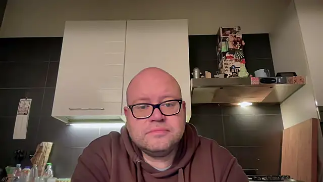 Snapshot of theitalianbear chatting on February 27, 12:30 am theitalianbear online show from February 27, 12:30 am