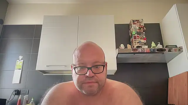 theitalianbear online show from May 26, 8:21 am