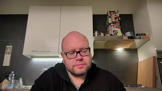 Snapshot of theitalianbear chatting on December 6, 11:58 pm theitalianbear online show from December 6, 11:58 pm