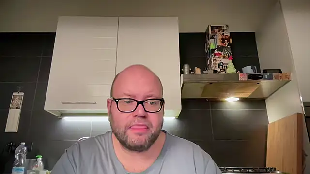 Snapshot of theitalianbear chatting on December 6, 5:31 am theitalianbear online show from December 6, 5:31 am