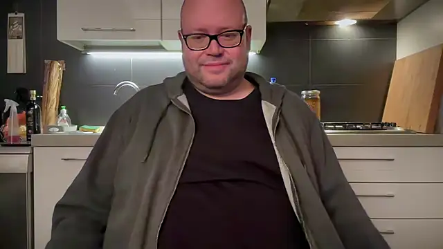 Snapshot of theitalianbear chatting on December 27, 4:33 pm theitalianbear online show from December 27, 4:33 pm