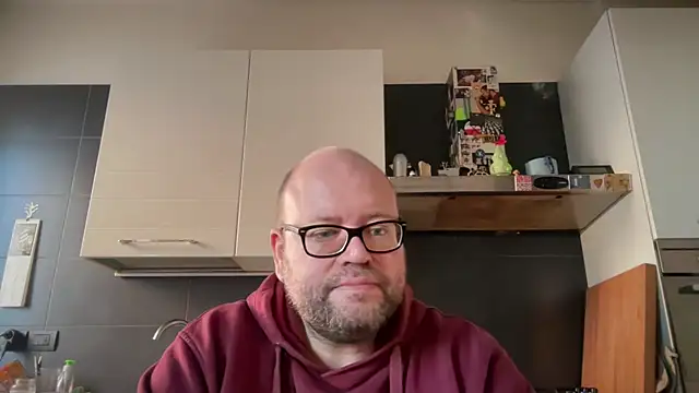 Snapshot of theitalianbear chatting on December 9, 1:57 pm theitalianbear online show from December 9, 1:57 pm