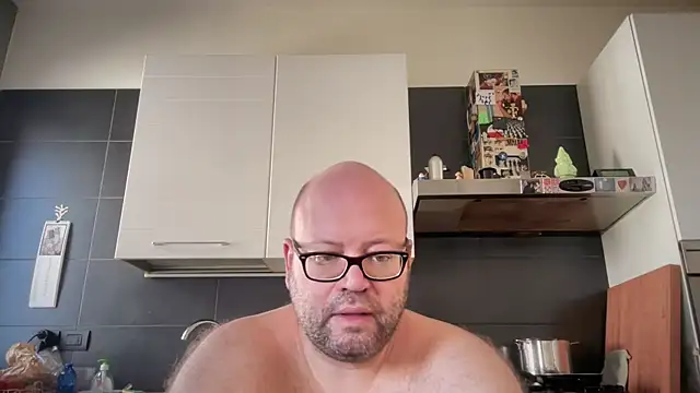 Snapshot of theitalianbear chatting on September 12, 12:05 pm theitalianbear online show from September 12, 12:05 pm