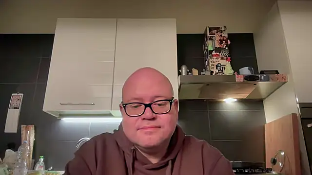 Snapshot of theitalianbear chatting on March 12, 8:52 pm theitalianbear online show from March 12, 8:52 pm