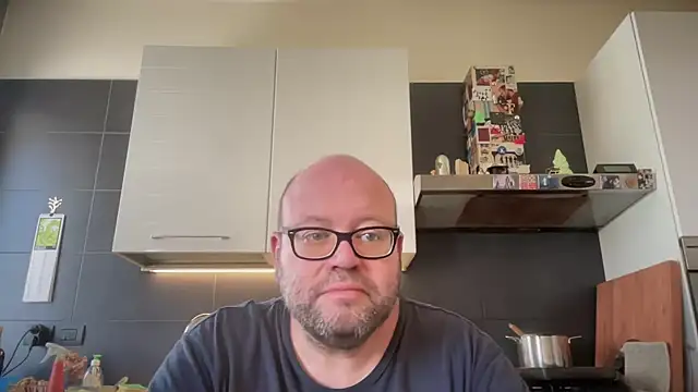 theitalianbear online show from May 9, 9:21 am