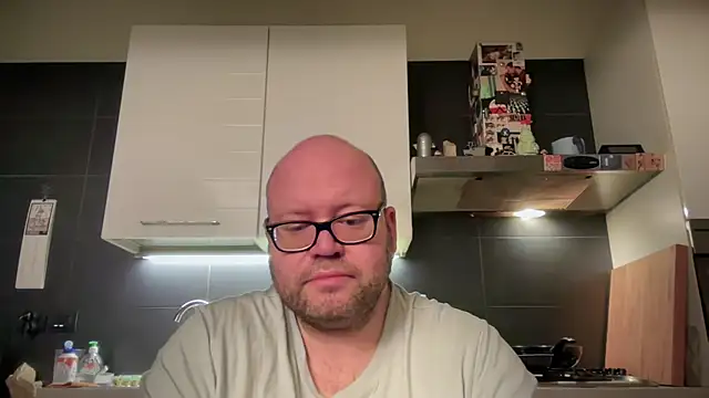 Snapshot of theitalianbear chatting on February 13, 5:33 pm theitalianbear online show from February 13, 5:33 pm