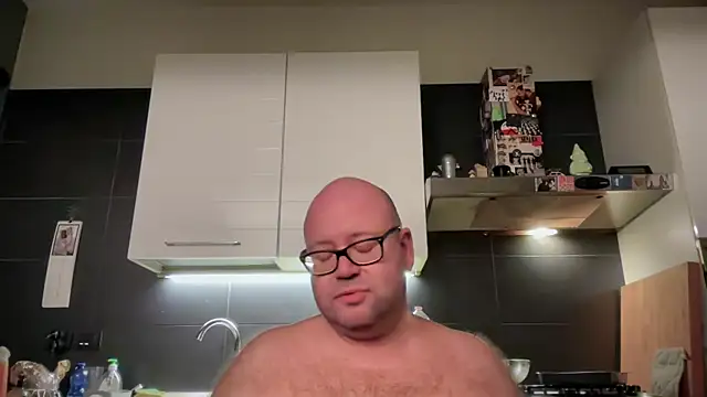 Snapshot of theitalianbear chatting on September 25, 9:35 pm theitalianbear online show from September 25, 9:35 pm