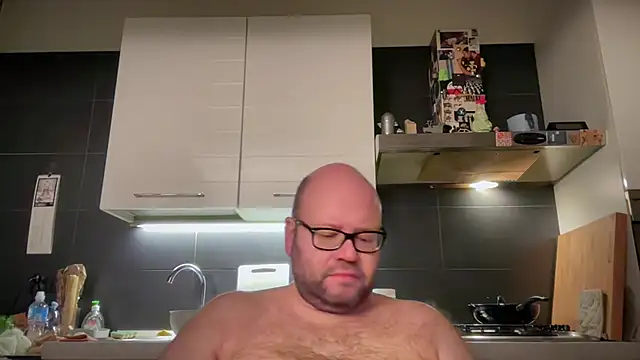 Snapshot of theitalianbear chatting on January 30, 1:55 am theitalianbear online show from January 30, 1:55 am