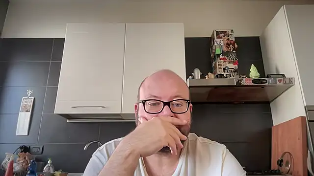 Snapshot of theitalianbear chatting on October 18, 11:48 am theitalianbear online show from October 18, 11:48 am