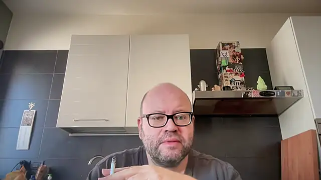 Snapshot of theitalianbear chatting on October 7, 9:35 am theitalianbear online show from October 7, 9:35 am