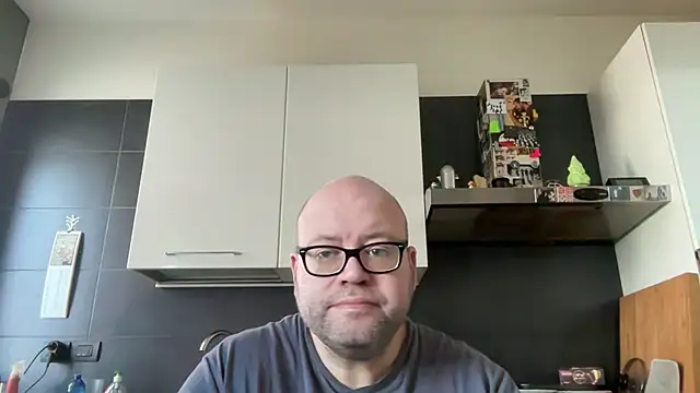 Snapshot of theitalianbear chatting on October 24, 10:50 am theitalianbear online show from October 24, 10:50 am