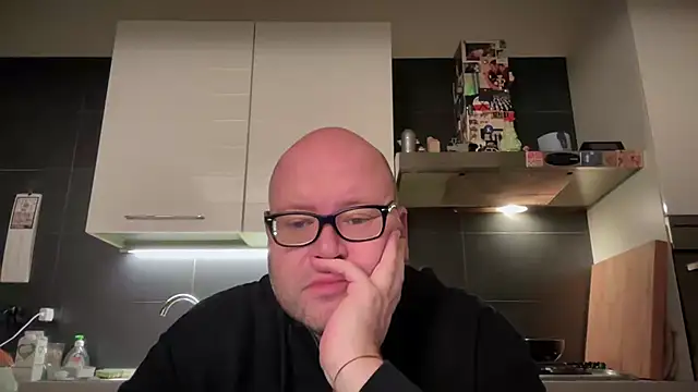 Snapshot of theitalianbear chatting on February 5, 8:14 pm theitalianbear online show from February 5, 8:14 pm