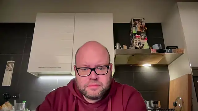 Snapshot of theitalianbear chatting on December 11, 4:30 am theitalianbear online show from December 11, 4:30 am