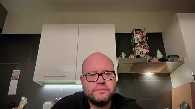 Snapshot of theitalianbear chatting on October 9, 1:32 am theitalianbear online show from October 9, 1:32 am