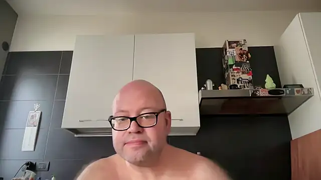 Snapshot of theitalianbear chatting on September 24, 11:41 am theitalianbear online show from September 24, 11:41 am