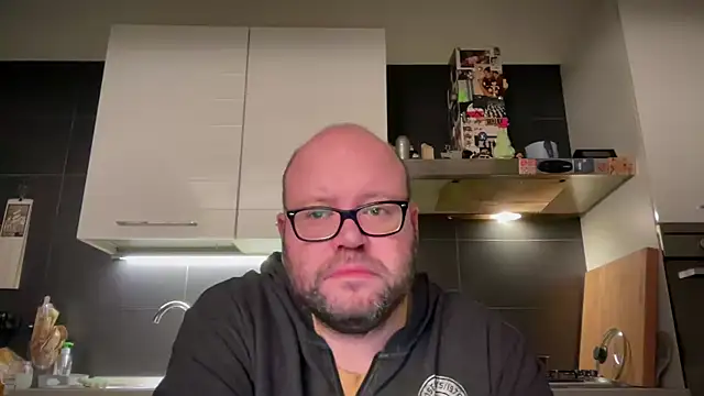 Snapshot of theitalianbear chatting on December 14, 3:51 am theitalianbear online show from December 14, 3:51 am