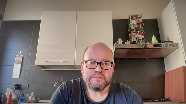 Snapshot of theitalianbear chatting on October 13, 1:50 pm theitalianbear online show from October 13, 1:50 pm