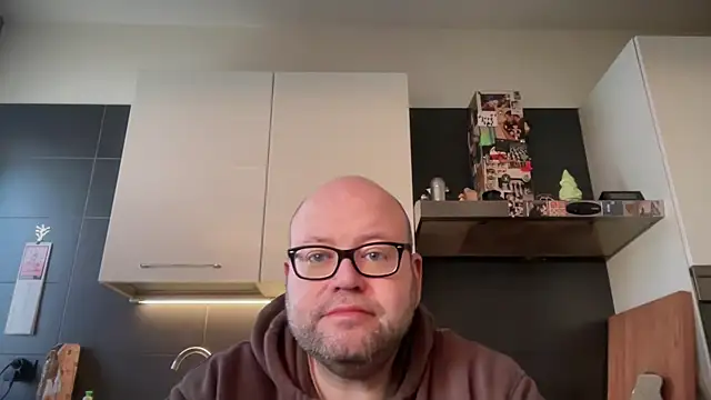 theitalianbear online show from February 25, 7:20 am