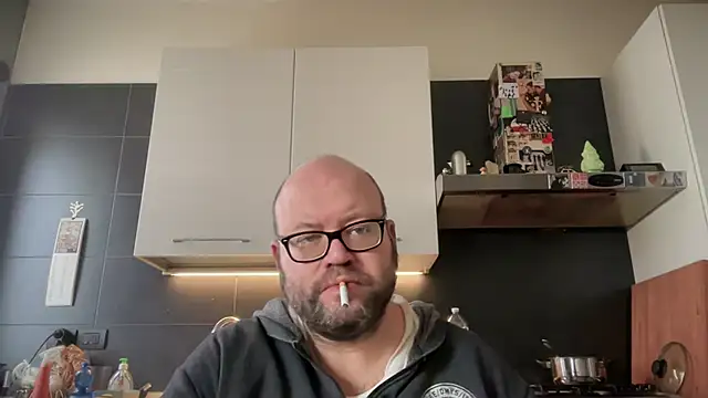 Snapshot of theitalianbear chatting on October 17, 10:08 am theitalianbear online show from October 17, 10:08 am