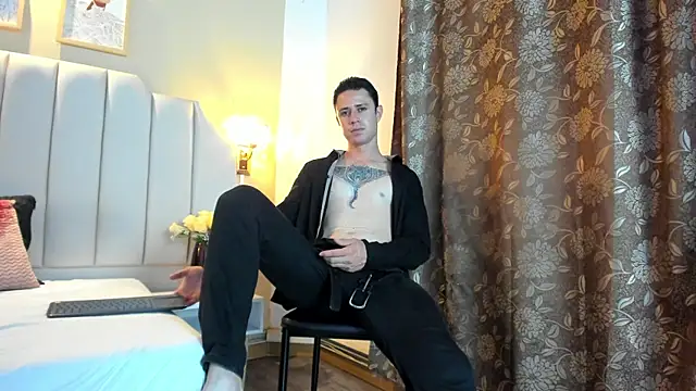 ClarkKush online show from August 5, 8:25 pm
