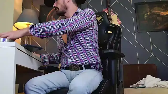 ChrisKox online show from December 13, 7:53 pm