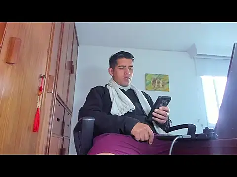 Snapshot of Zack_Grey chatting on October 6, 11:15 am Zack Grey online show from October 6, 11:15 am