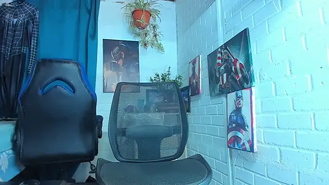 Snapshot of Zack_Grey chatting on February 18, 1:00 pm Zack Grey online show from February 18, 1:00 pm