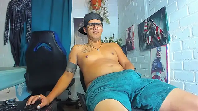 Snapshot of Zack_Grey chatting on February 21, 10:50 am Zack Grey online show from February 21, 10:50 am