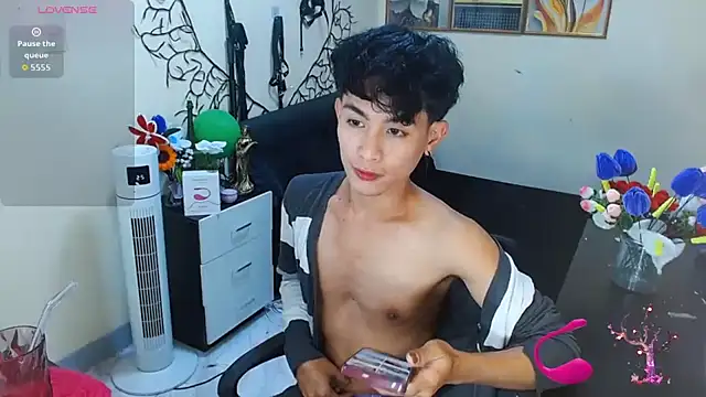 Snapshot of WildestTwink chatting on October 25, 6:53 pm WildestTwink online show from October 25, 6:53 pm