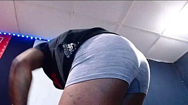 iBreakHeartz online show from December 19, 7:49 am