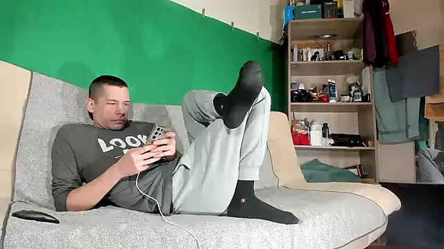 viraglaci18xh online show from March 13, 9:10 pm