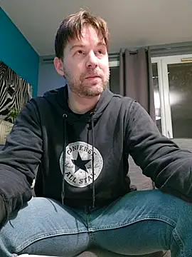 tom sauwer online show from November 4, 10:00 pm