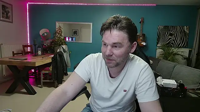 tom sauwer online show from October 8, 1:21 am