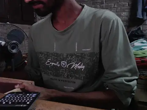 Snapshot of ThethunderPo chatting on November 1, 1:48 pm ThethunderPo online show from November 1, 1:48 pm