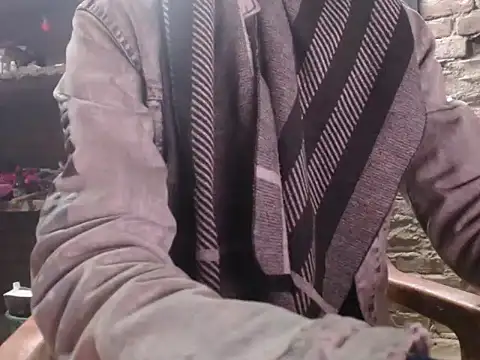 Snapshot of ThethunderPo chatting on January 4, 2:46 am ThethunderPo online show from January 4, 2:46 am