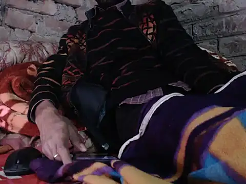 Snapshot of ThethunderPo chatting on December 15, 1:54 pm ThethunderPo online show from December 15, 1:54 pm