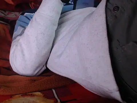 Snapshot of ThethunderPo chatting on December 21, 1:32 pm ThethunderPo online show from December 21, 1:32 pm