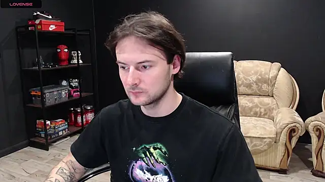 Snapshot of MihasikD chatting on December 9, 11:04 am MihasikD online show from December 9, 11:04 am