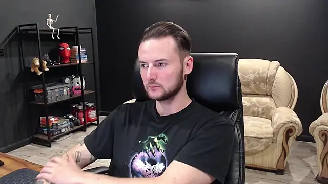 Snapshot of MihasikD chatting on October 15, 4:47 pm MihasikD online show from October 15, 4:47 pm