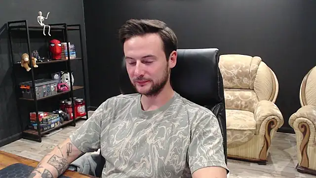 Snapshot of MihasikD chatting on October 3, 3:39 pm MihasikD online show from October 3, 3:39 pm