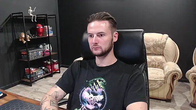 Snapshot of MihasikD chatting on October 13, 4:24 pm MihasikD online show from October 13, 4:24 pm