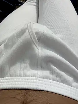 Snapshot of Babyucum4me chatting on December 15, 4:48 pm Babyucum4me online show from December 15, 4:48 pm