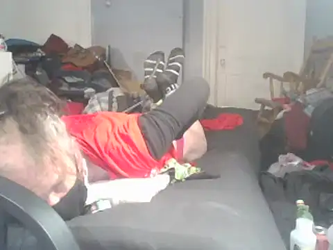 Snapshot of Valarie83 chatting on February 15, 3:31 am Valarie83 online show from February 15, 3:31 am