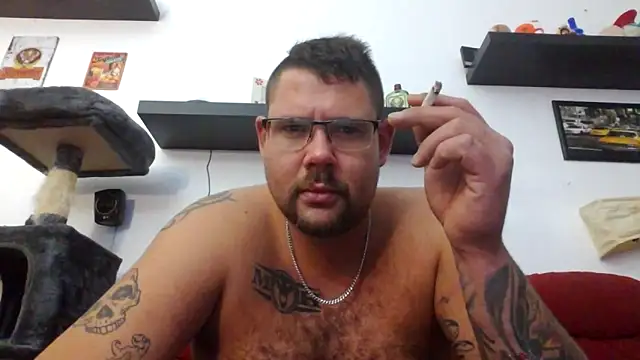 Snapshot of sexykevin17cm chatting on October 14, 7:54 pm sexykevin17cm online show from October 14, 7:54 pm